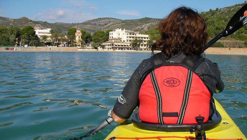 WHAT TO CARRY HANDY IN YOUR PFD 3 chalecos para kayak