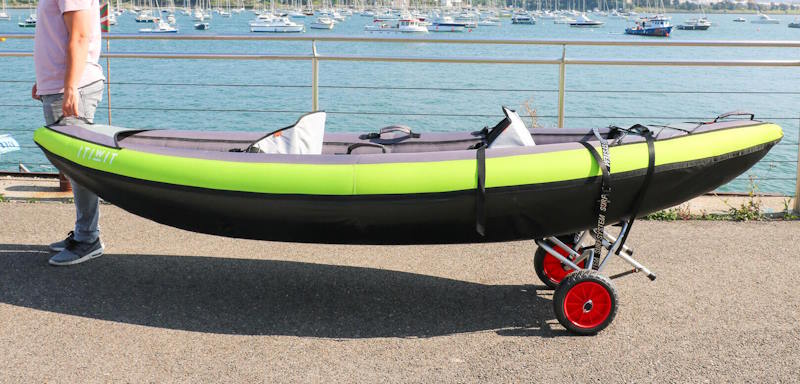 EQUIPO Y ACCESORIOS IMPRESCINDIBLES PARA KAYAK HINCHABLE 10 carro kayak hinchable