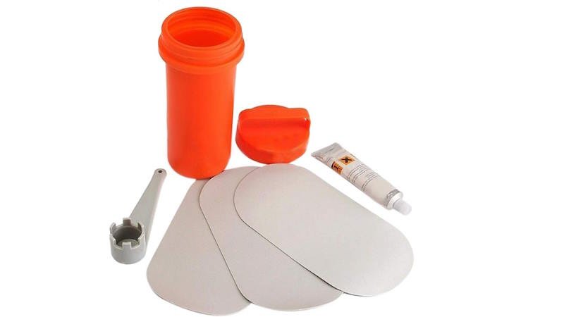 EQUIPO Y ACCESORIOS IMPRESCINDIBLES PARA KAYAK HINCHABLE 9 kit reparacion kayak