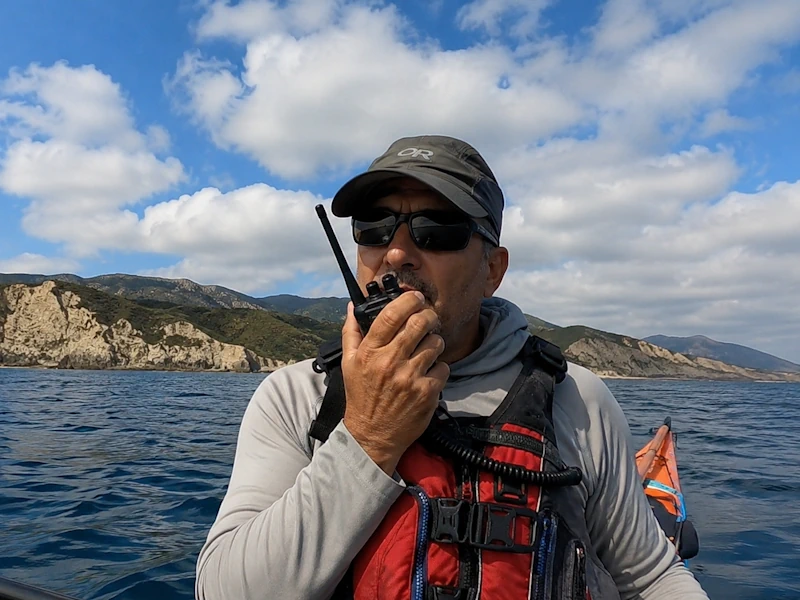 VHF HOMOLOGADA DGMM PARA KAYAK: POR QUÉ ES IMPRESCINDIBLE Y CÓMO ELEGIRLA 1 VHF HOMOLOGADA DGMM PARA KAYAK