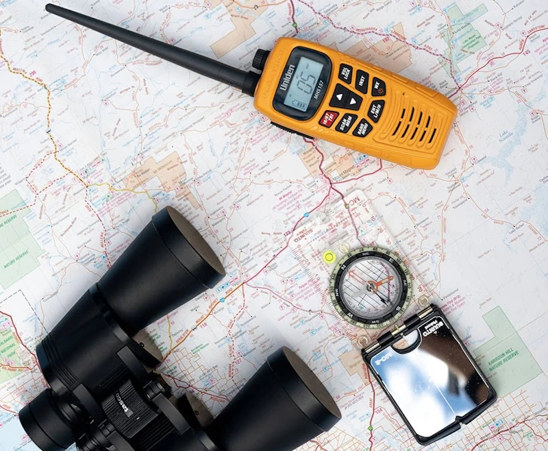 VHF HOMOLOGADA DGMM PARA KAYAK: POR QUÉ ES IMPRESCINDIBLE Y CÓMO ELEGIRLA 2 emisora vhf portatil para kayak